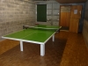 salle de ping-pong avec tableau noir